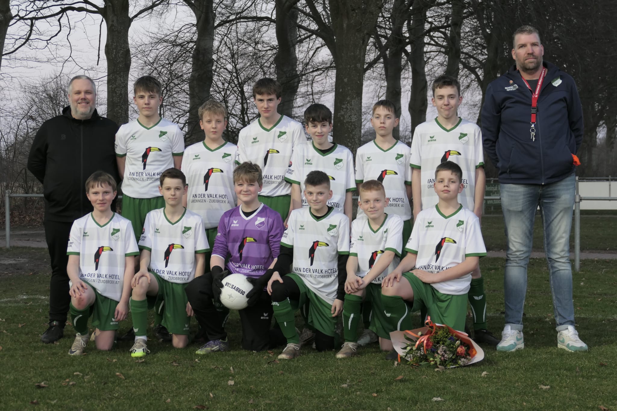 JO-13 in nieuw wedstrijd-tenue gestoken